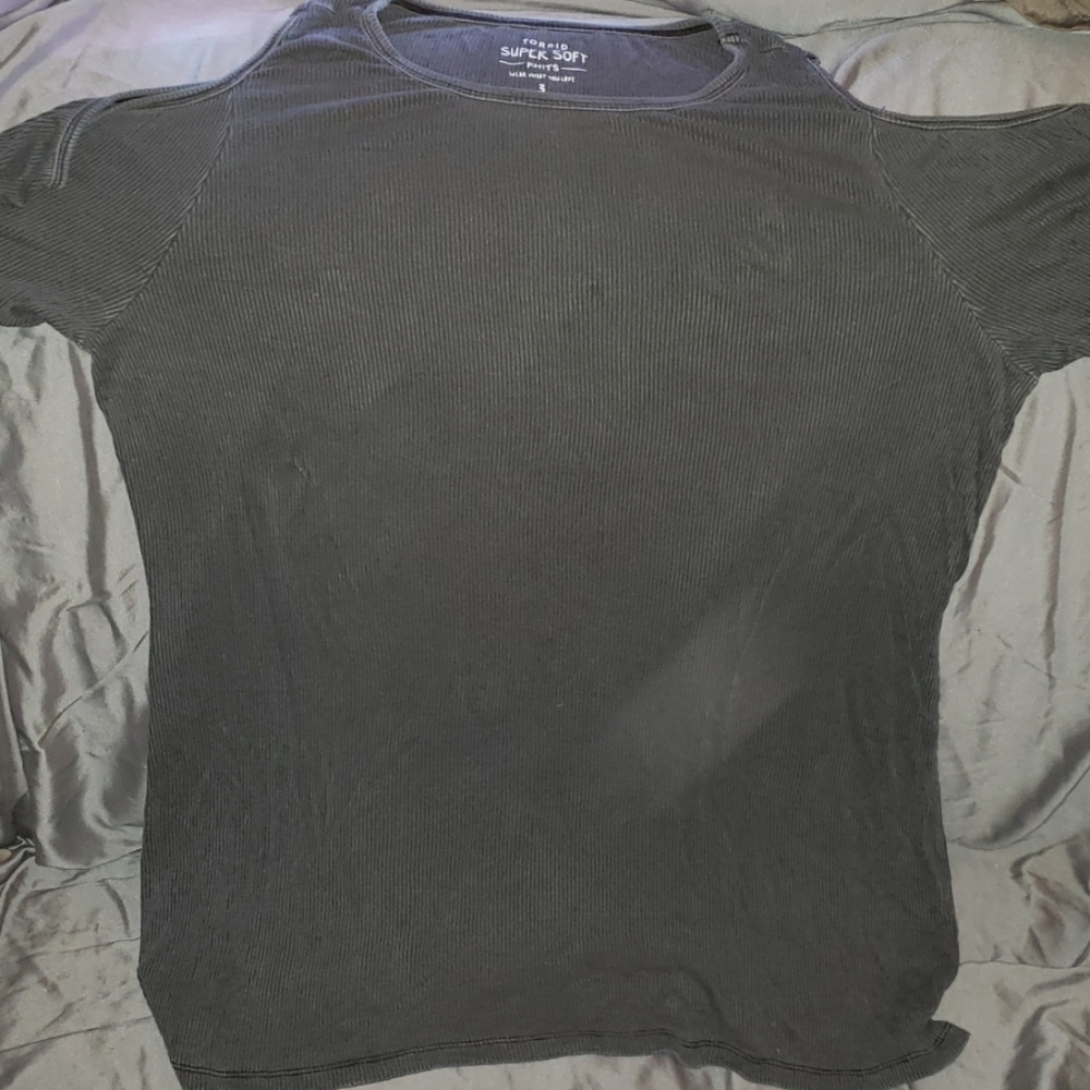 Torrid grey ribbed child shoulder super soft tee